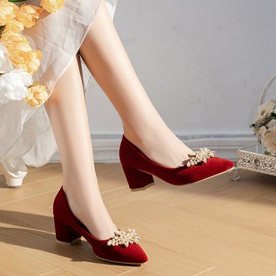 Moda Primavera e Outono Sapatos de Casamento Femininos Salto Grosso 2024 Nova Noiva Camurça Vermelha Sapatos de Casamento