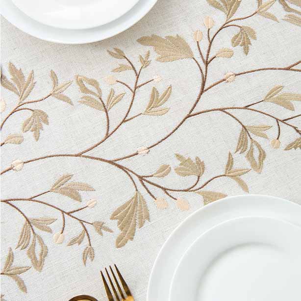 Nappe Brodée en Coton et Lin avec Pompons - Housse de Table Carrée Rectangulaire Ronde pour Table à Manger Table Basse Décoration de Maison