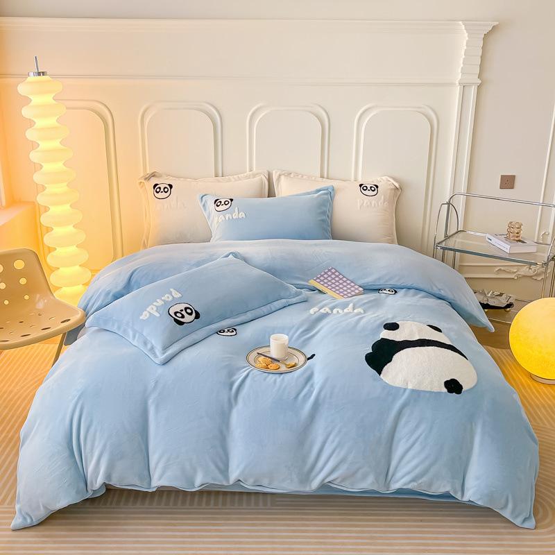 

Высоковесное полотенце с вышивкой 8 кошачьих молочных бархатных комплектов постельных юбок из четырех предметов - пододеяльник Panda Baby