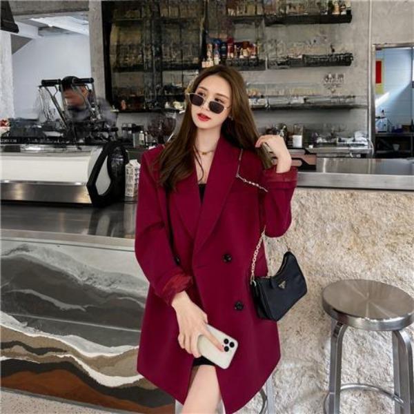 Show Your Sophistication and Style with This Unique Autumn/Winter Suit Jacket for Women