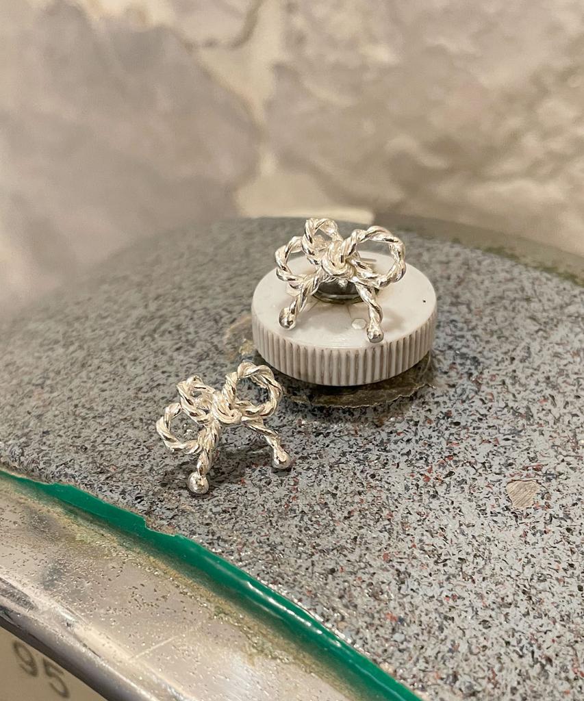 Persy Mini Classy Ribbon Silver Earring