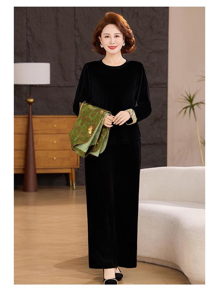 Autumn 2026: Elegant Two-Piece Suit for Stylish Middle-Aged Women