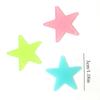 100 Stück Kreative sternförmige dreidimensionale leuchtende Wandaufkleber, Schlafzimmerwand- und Deckendekorative leuchtende Wandaufkleber