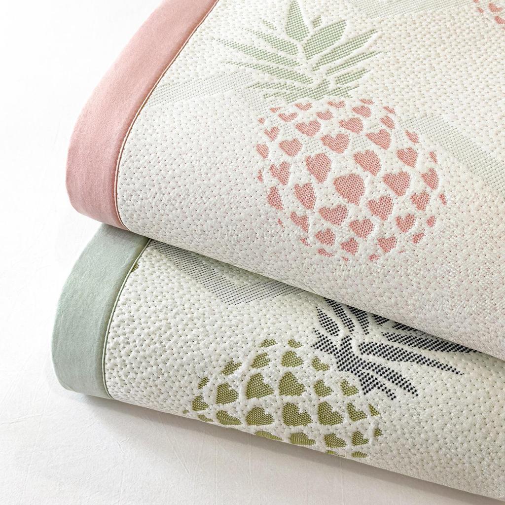 Ice Silk Cooling Bed Sheet Set: Soft, Air-Conditioned, Machine-Washable Mat for Single Person - A-Class Mother and Baby Grade.