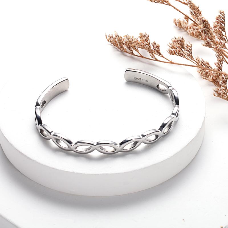 ORIVA LEAVES BANGLE Stainless Steel Leaves Bangle In Silver Colour