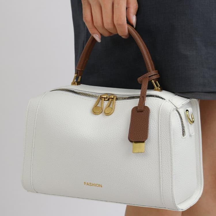 Stylish women's shoulder messenger bag