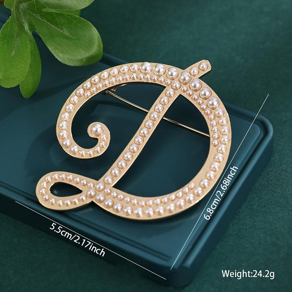 Pearl Alphabet Brooches: Retro Letter Pins for Clothing and Necklines.