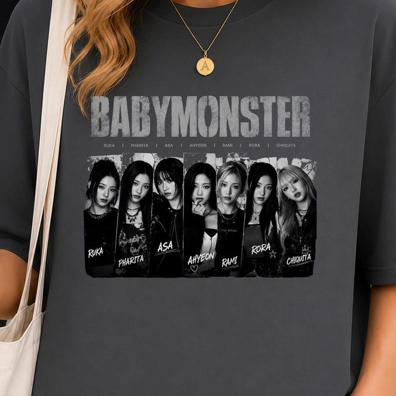 2026 Sommer Heißer Verkauf Babymonster Kpop Girl Group Foto T-Shirt Unisex Hip Hop Streetwear T-Shirt Leichte Atmungsaktive und Bequeme Kleidung S gray