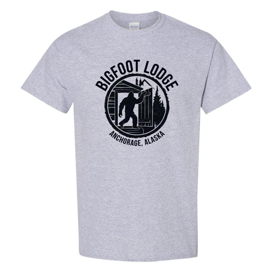 Bigfoot Lodge Anchorage Alaska T Shirt Vintage Sasquatch Forest Graphic Tee L
