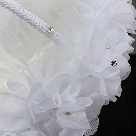 Blomsterkurv Iøynefallende dekorativ gasbind Blondedekorasjon Søt håndtak Blomsterjentekurv Hjemmeinnredning