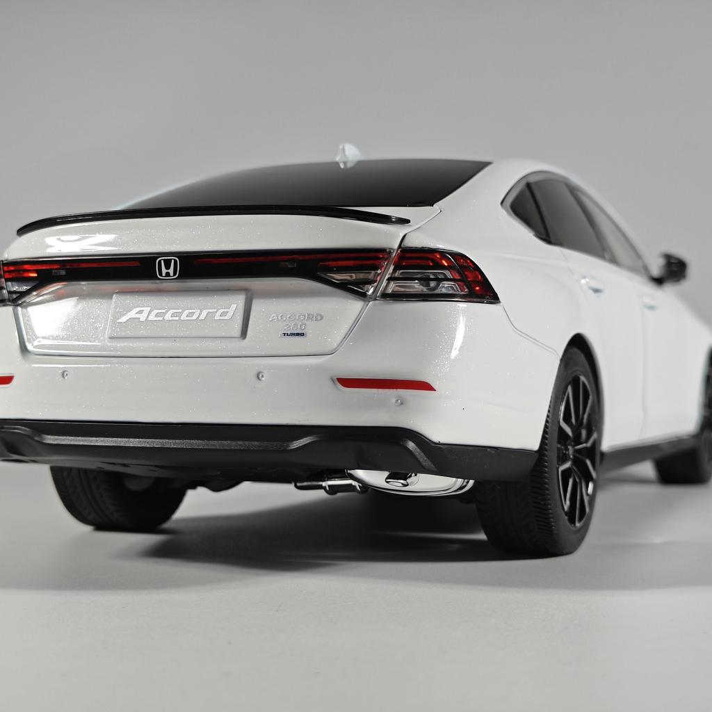 1/18 HONDA ACCORD Eleventh B Class Sedan Alloy Die Casting Model Large Vehicle Model Desktop Ornaments Birthday Present For BoysVT7