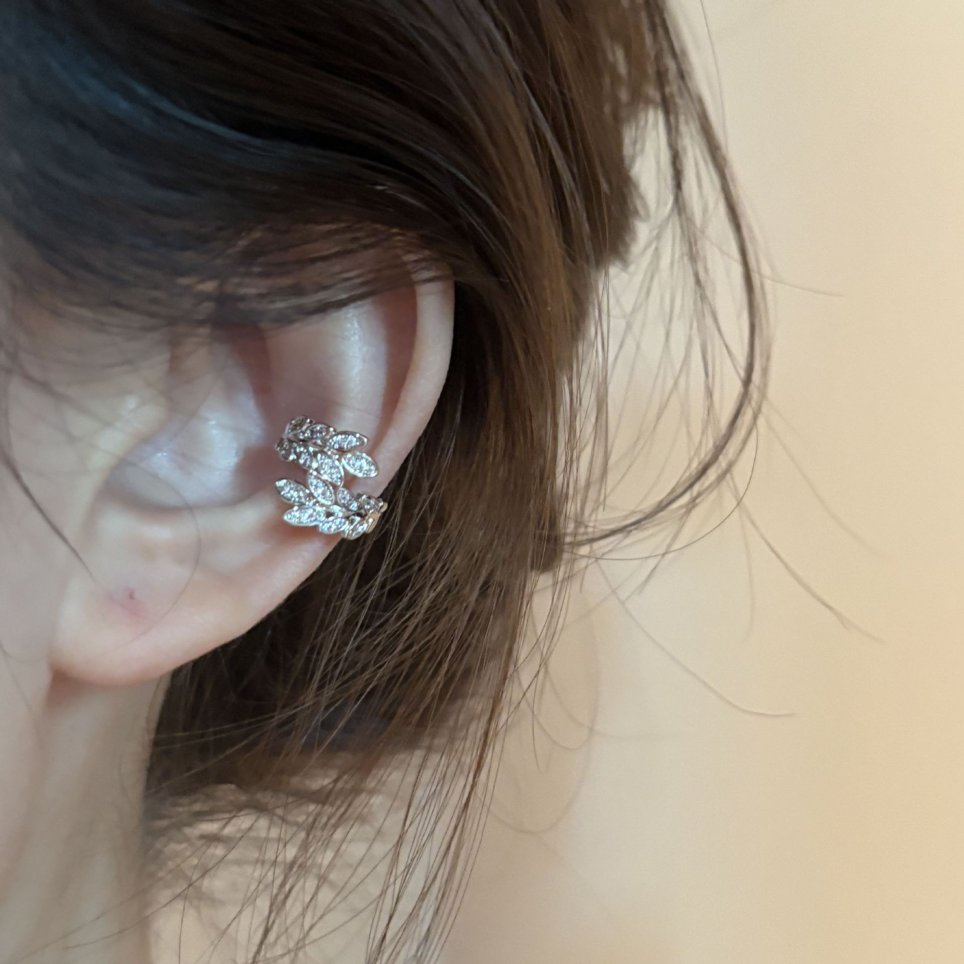 Французский циркон серебряный лист ушная косточка зажим нишевый дизайн универсальные серьги серьги