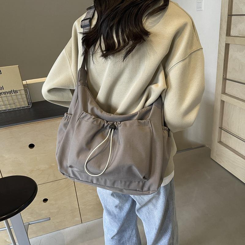 Korean version of fashion outdoor nylon shoulder bag new large-capacity leisure sports messenger bag versatile small satchel