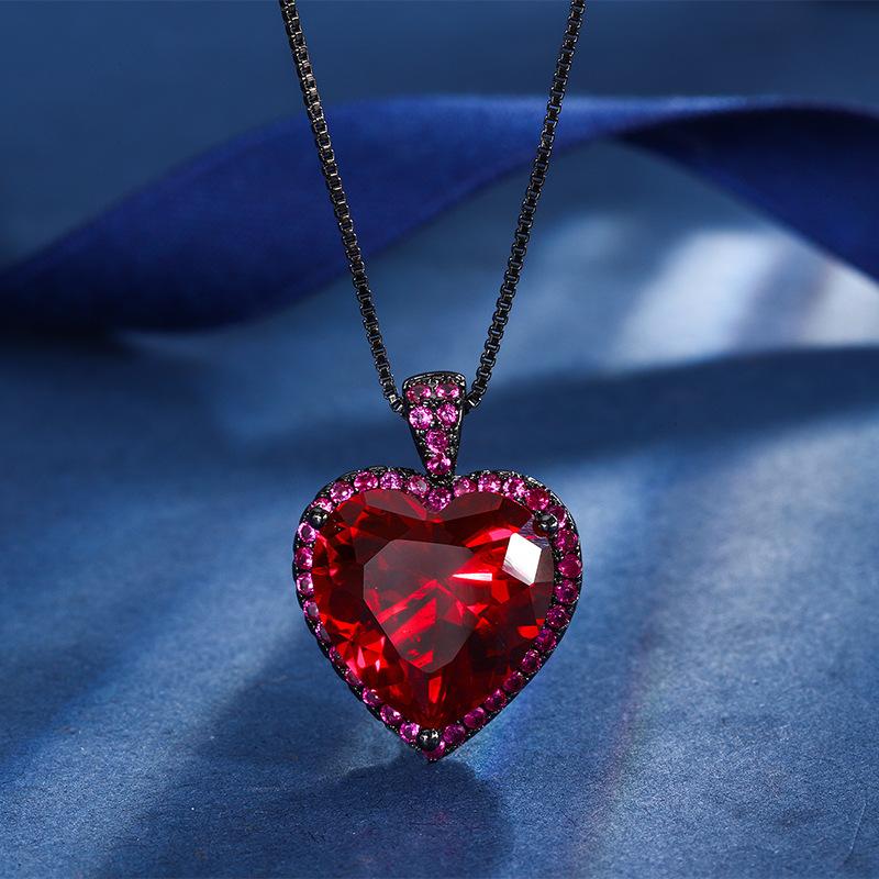 

Jewelry Copper Bottom Gold-Plated Simulation Color Red Corundum Blue Pointed Crystal Heart-Shaped Pendant Women 15 * 15