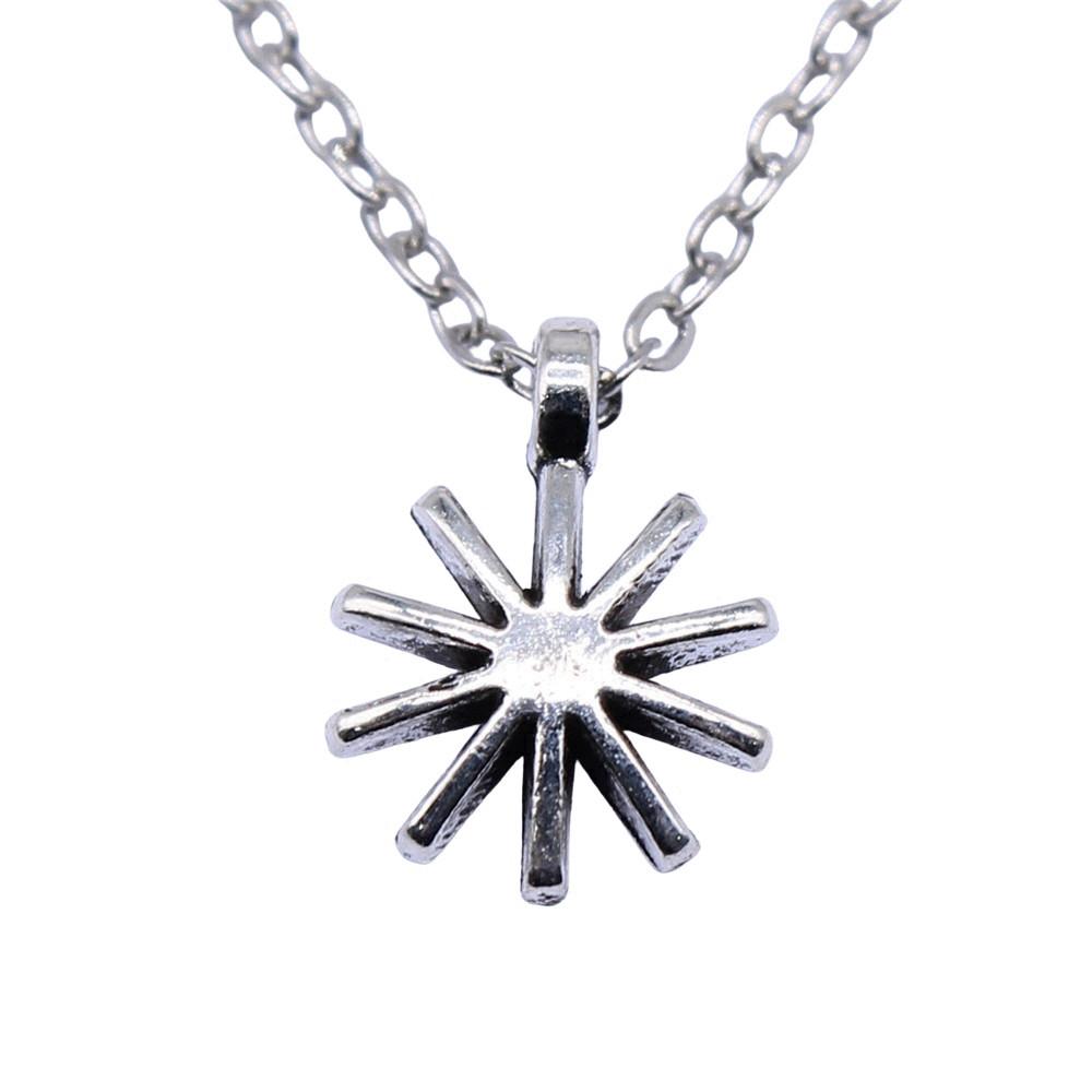 Hollow Star Moon Pendant Necklace Minimalist Geometric Jewelry 40cm Short Chain