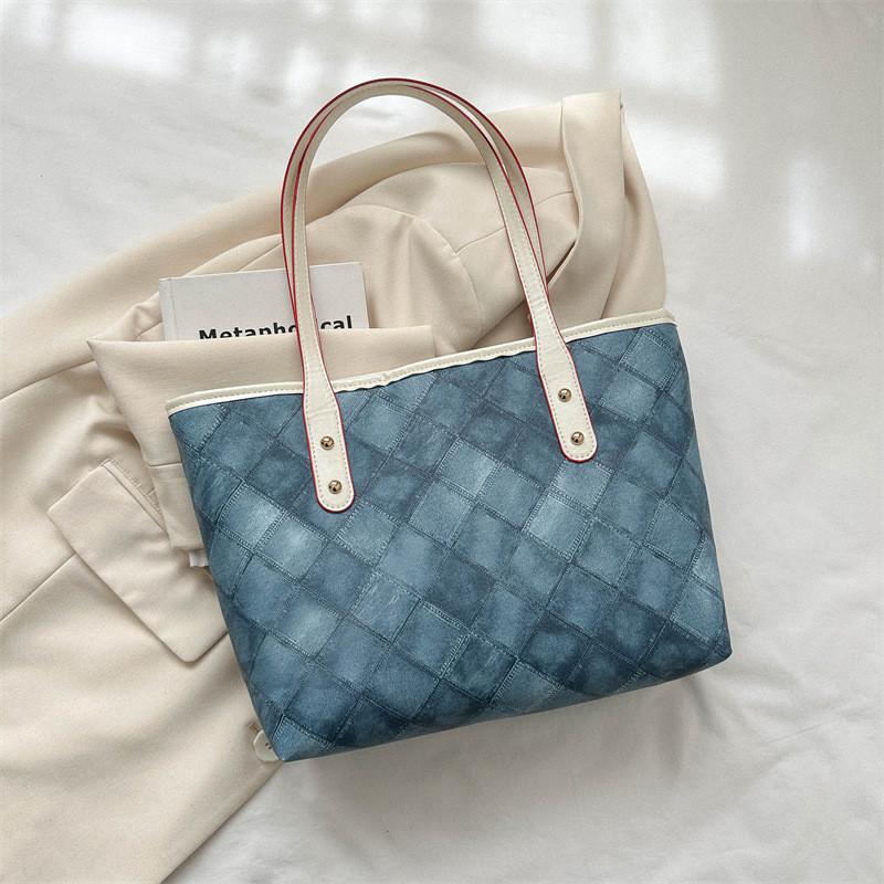 Trendy And Versatile Large Capacity Tote Bag For Women Perfect For College And Daily Use