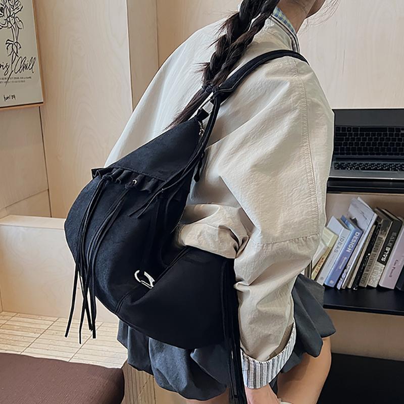 Womens Faux Suede Shoulder Bag Winter Retro Hobo Bag Luxury Designer Tassel New Trend Handbags Dumpling Bag Outdoor Work Handbag