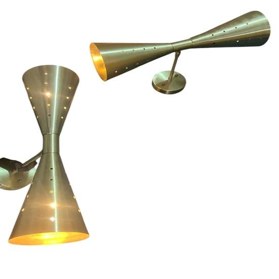 Par Guld Mid-Century Modern Mässing Väggs sconce Atomisk Fluga Dubbel Kon Sminkbelysning Armatur för Heminredning Sovrum, Kontor, Kök