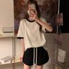 T-shirt in cotone a maniche corte da donna per l'estate Nuovo design di nicchia Colore a contrasto Ampia spalla anteriore Mezza manica Top aderente