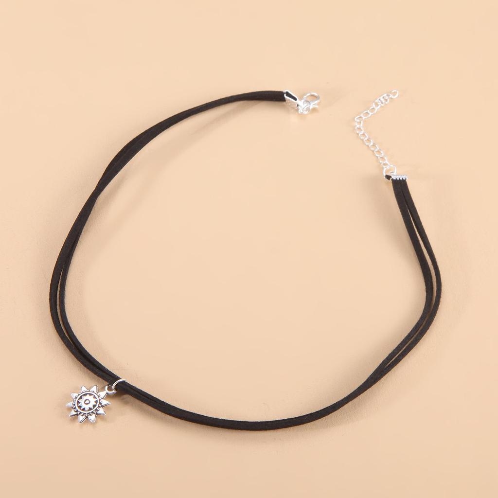 Sunflower Velvet Choker Necklace - Stylish, Minimalist Double-Layer Design