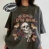 Run Little Mouse Comfort Rose Skeleton Unisex Top Dark RoUnisexce Book Lover Gifts Vintage Dark Academia Bookish Shirt Streetwear