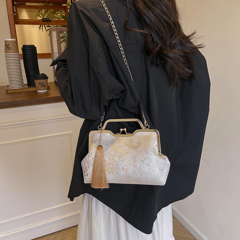 Exquisite national style embroidered fringed clip women's small square bag new high-end texture commuter women's shoulder messenger bag