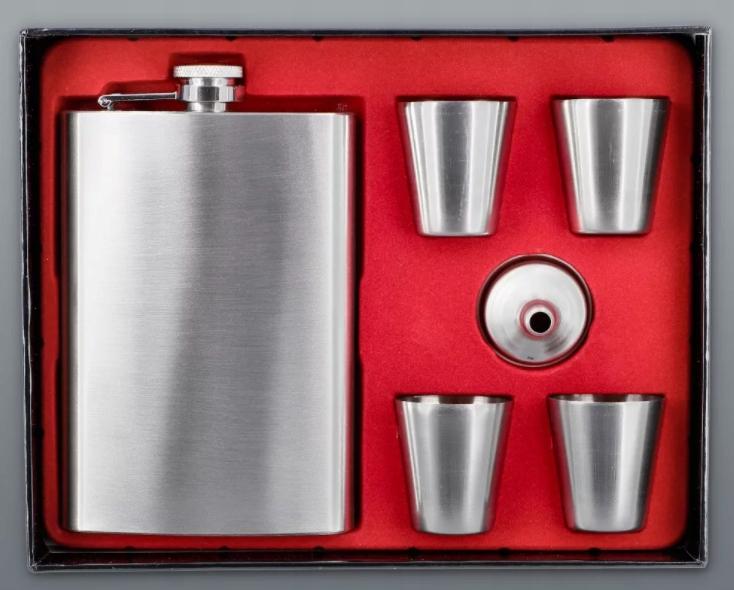 Elegant Silver Hip Flask with Four Gentelo Glasses