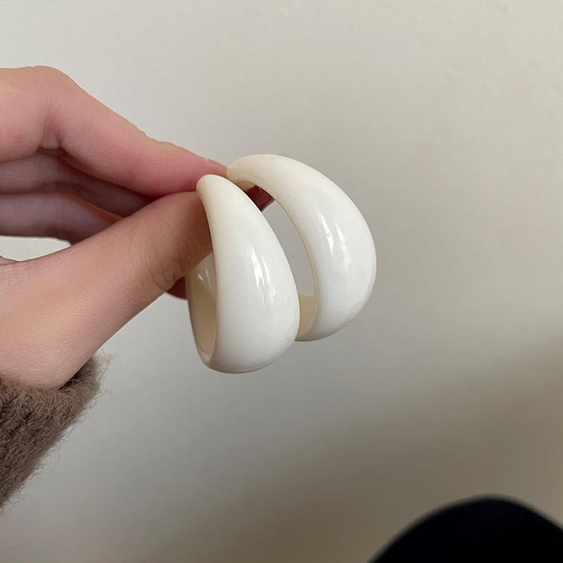Vintage C-shaped circle earrings Versatile simple temperament Internet celebrity earrings Female Korean ins personalized earrings