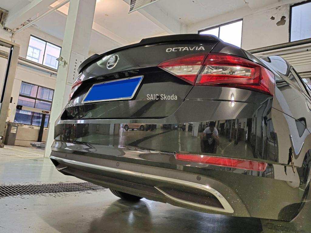 Buza splitter frontal compatibilă pentru Skoda Octavia 2018 - Accesoriu kit caroserie anti-coliziune