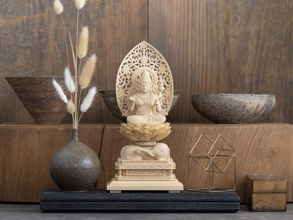 Sitzende Holzstatue des Buddha Fugen, Schutzgottheit des chinesischen Tierkreises für die Geborenen im Jahr des Drachen und der Schlange, Bodhisattva, 22,5 cm