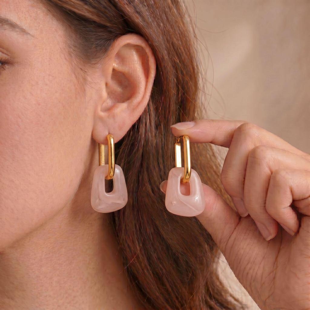 Elegant European & American Geometric Resin Earrings: High-End Fashion with Exquisite Imitation Beeswax Detail