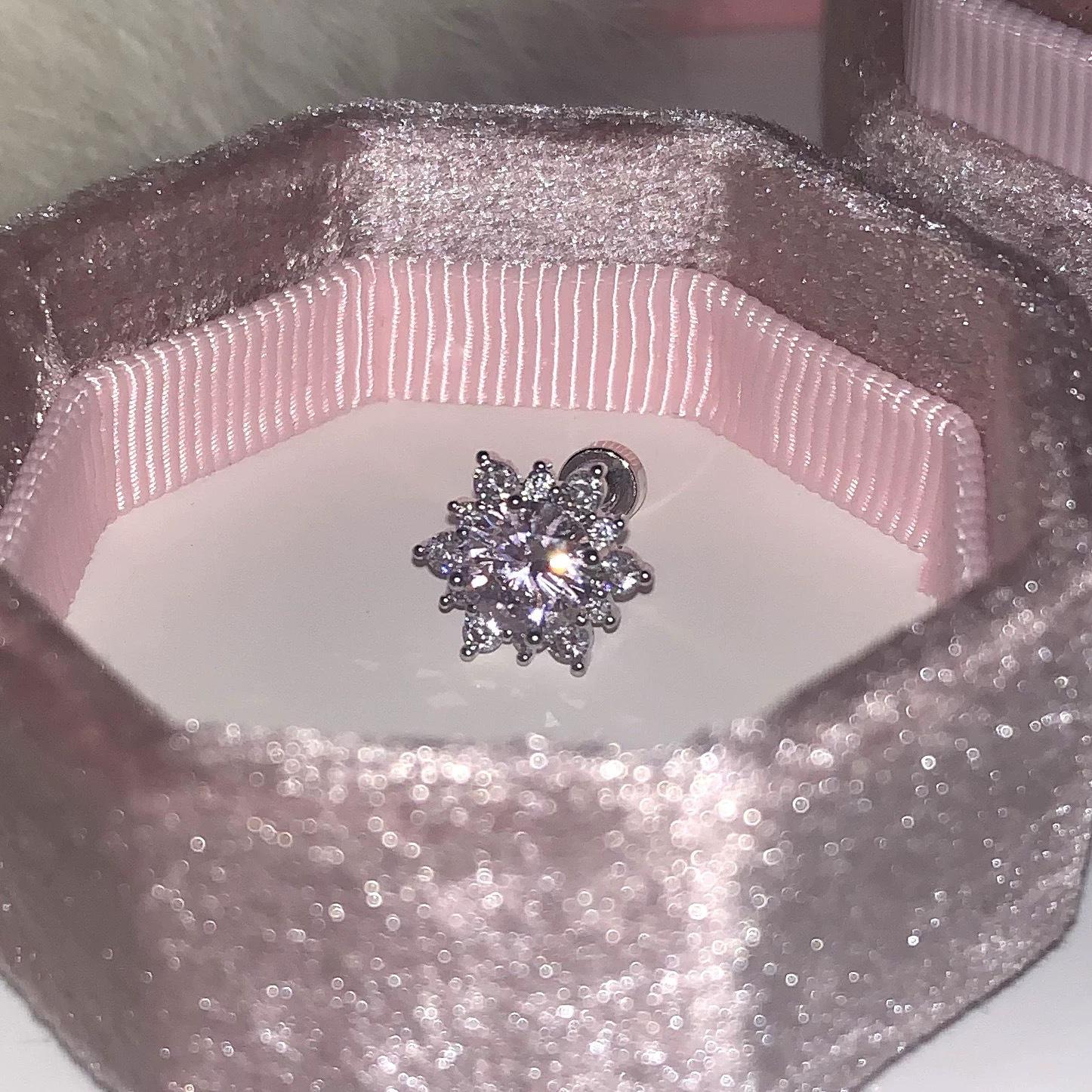 Luxury Romantic Sparkling Pink Zircon Snowflake Bowknot Piercing Stud Earrings for Women Sweet Temperament Ear Bone Stud Jewelry