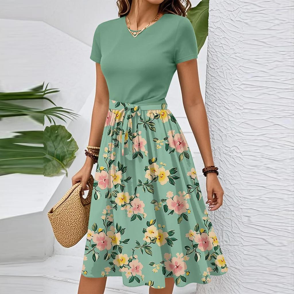 Damekleskjole med belte, avslappet mote, blomsterprint, korte ermer, rund hals, elegant
