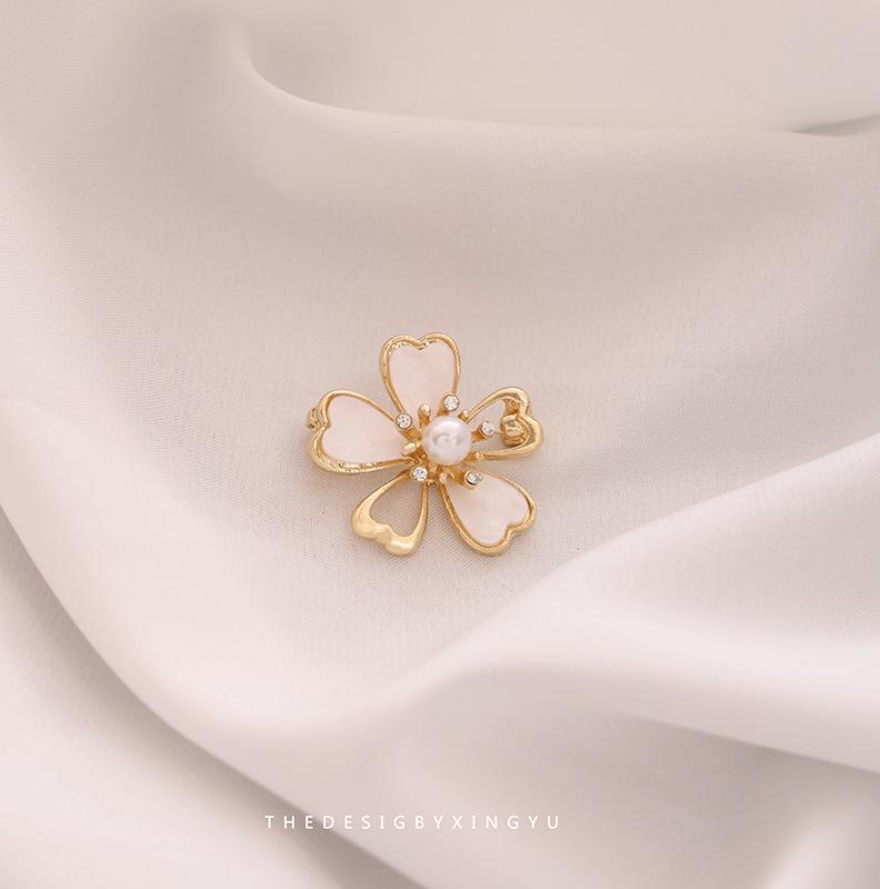 Broche Elegante de Pérola Dourada e Espiga de Trigo: Acessório Versátil e de Alta Qualidade para Mulheres