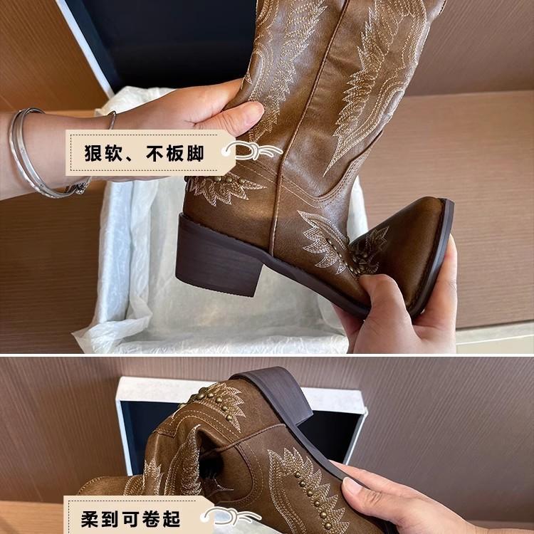 Vernietete Western-Cowboystiefel für Damen, Sommer, Vintage-Stickerei, V-Ausschnitt, spitz zulaufend, braun, dicker Absatz