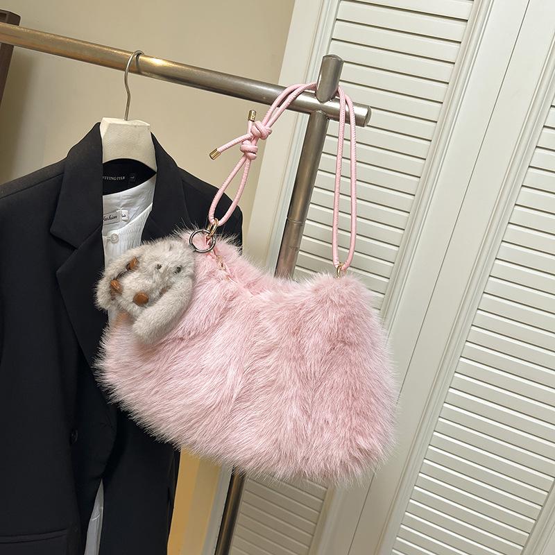 Plush bag women's large capacity 2025 new autumn and winter versatile casual single shoulder underarm bag, fluffy dumpling bag