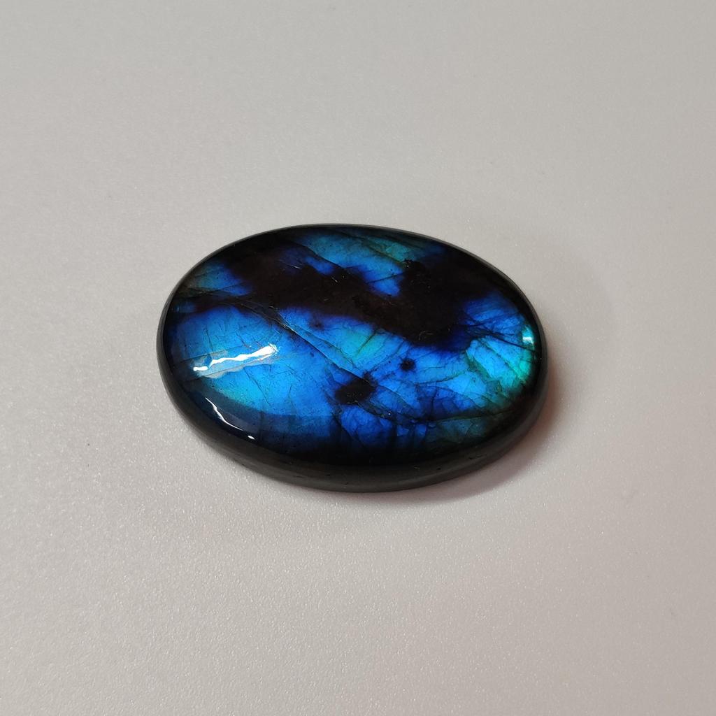 69.90 Carat, Oval Shape Labradorite Cabochon Loose Gemstone, 31x25x9 MM Size.
