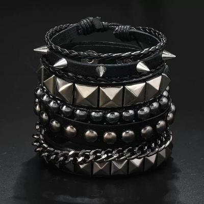 Bracciale a Catena Punk Multi-Strato da Uomo - Braccialetto Cool con Borchie