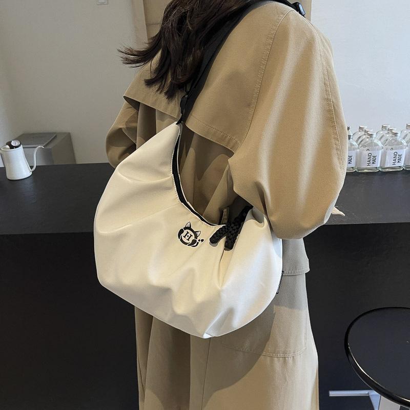 Dumpling bag female messenger bag large capacity commuter bag 2025 new bag single shoulder sports leisure backpack dumpling bag female