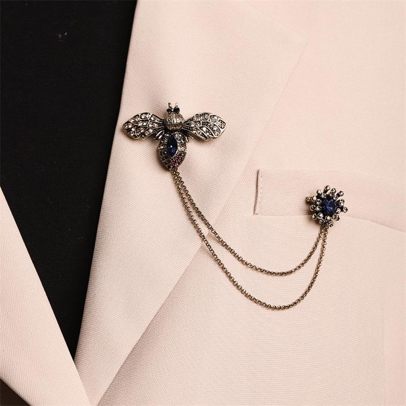 Vintage Fringed Bee Chain Brooch Fashion Suit Pin Accessories Light Luxury Fringed Cardigan Collar Pin Clothing