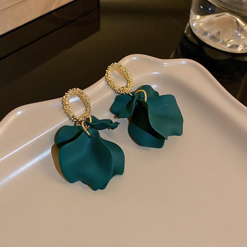 Boucles d'oreilles tulipe rétro françaises boucles d'oreilles amour design temperament sens des détails boucles d'oreilles diamant boucles d'oreilles mode coréenne