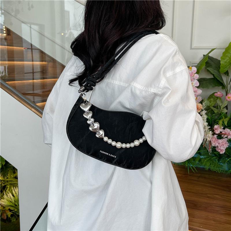 Fashion Korean Version of Underarm Bag Women's 2025 New Casual Personalized Shoulder Bag Portable Foreign Beautiful Messenger Bag