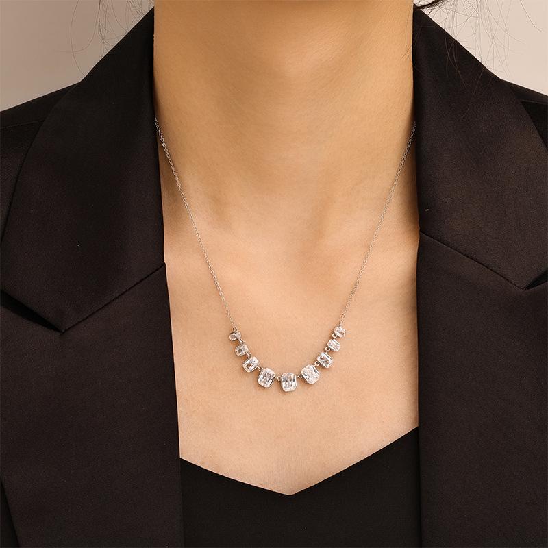 Quadratische Diamant Kupferlegierung Halskette - Europäischer & Amerikanischer Stil, Zwei Farben, Modisch & Vielseitig, Nischendesign, Zeitlose Eleganz.