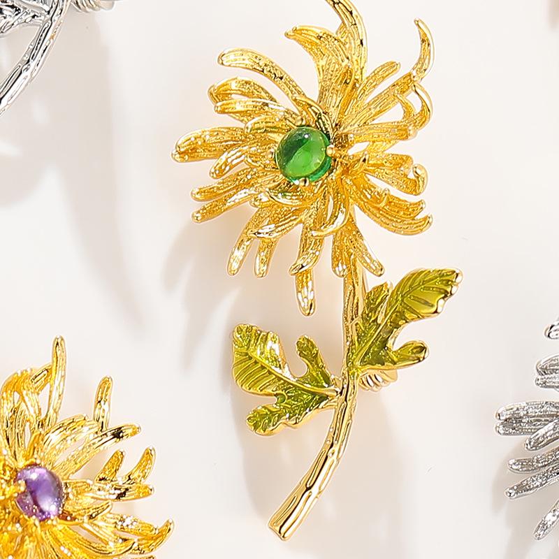 Dilly Snow Vintage Green Chalcedony Daisy Brooch - Elegant Floral Pin Accessory