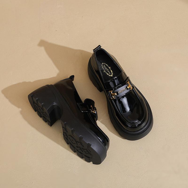 

Женские туфли-лоферы на платформе 2025 новые популярные весенние женские туфли маффин универсальные маленькие кожаные туфли черные одинарные туфли 40
