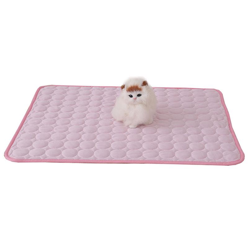 Pet Cooling Mat: Ice Silk Summer Pad for Cats & Dogs - Breathable and Refreshing Sleep Surface