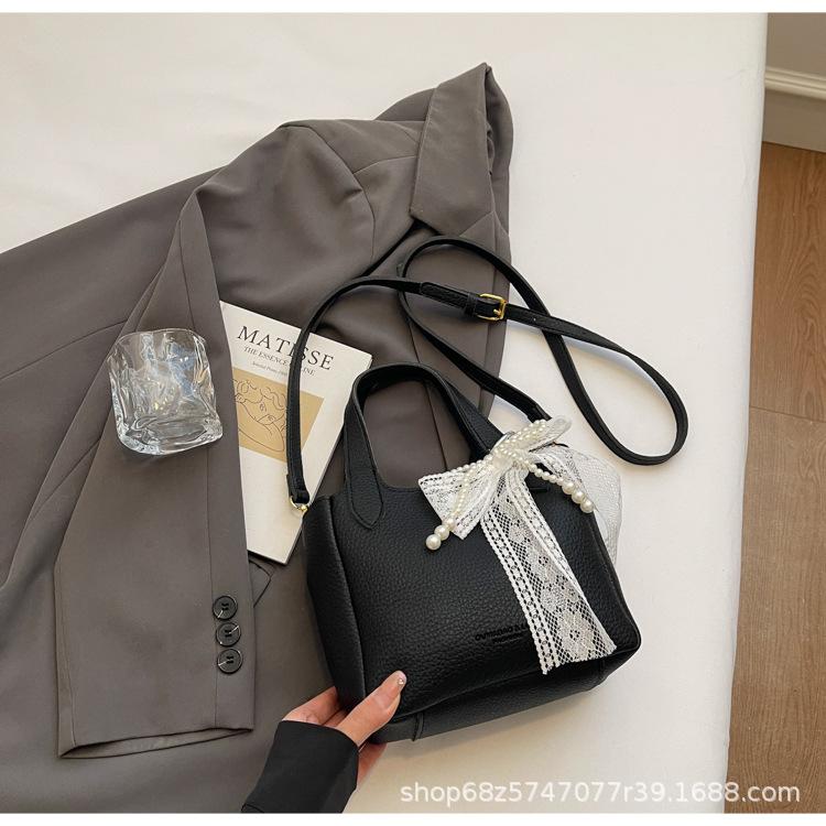 Summer Super Hot Bag Women 2025 New Fashion Versatile Messenger Bag Popular High-end Niche Portable Bucket Bag