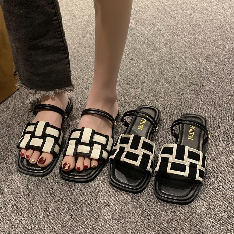 French fairy style flat-bottomed sandals female summer outer wear temperament with skirt 2025 new versatile Roman cool slippers female