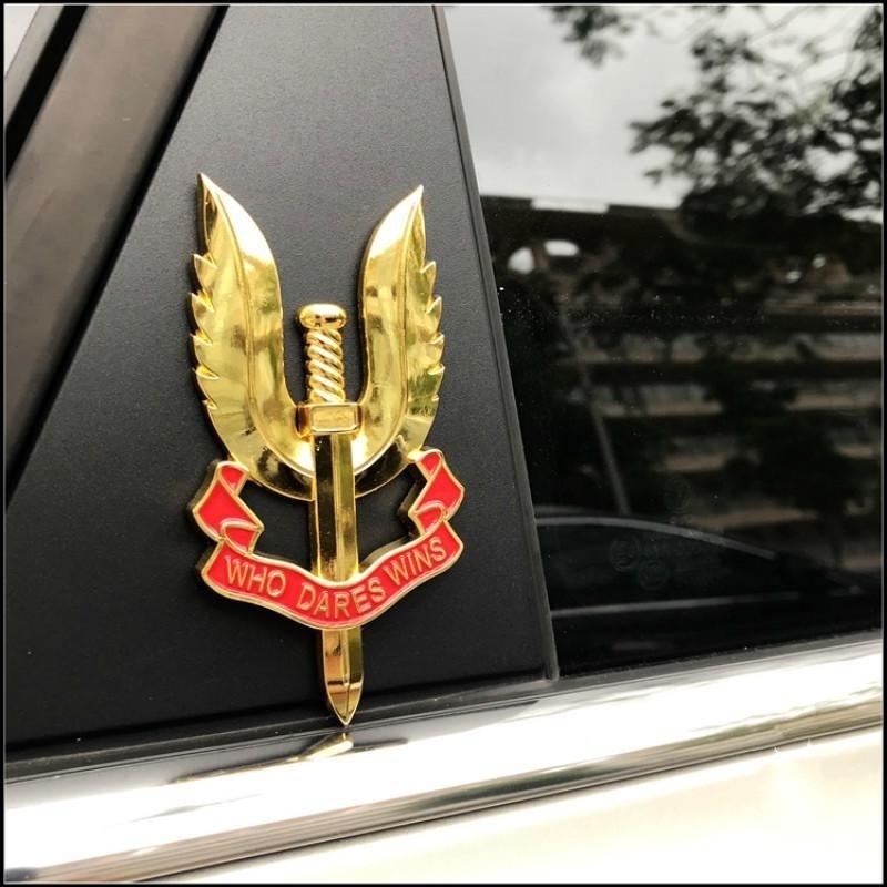 Zkopírujte 3D nálepku na auto z kapitoly Odznak Task Force Kdo se odváží vyhraje medaili odznaku s létajícím křídlem a mečem 3D nálepky na auto