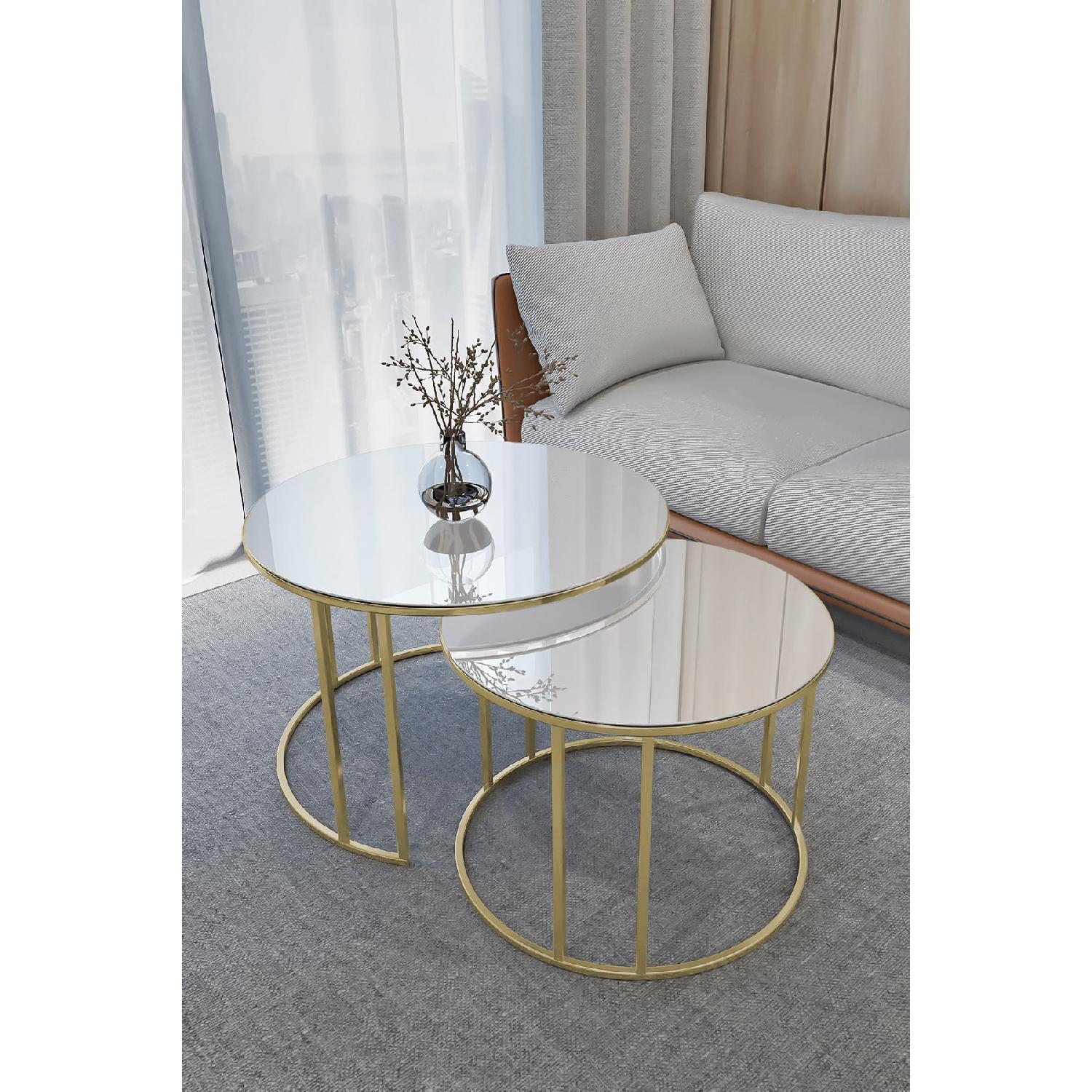 

Medium Gold Feet White Glass с котятами